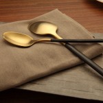 Bộ dao-nĩa-thìa đen vàng